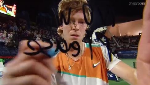 的表现充满 的表现充满